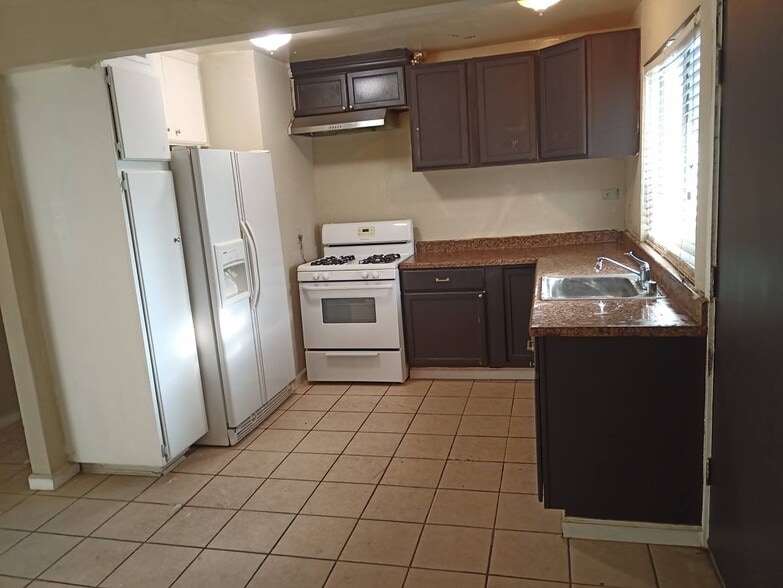 Primary Photo - 2209 Cedro Ct