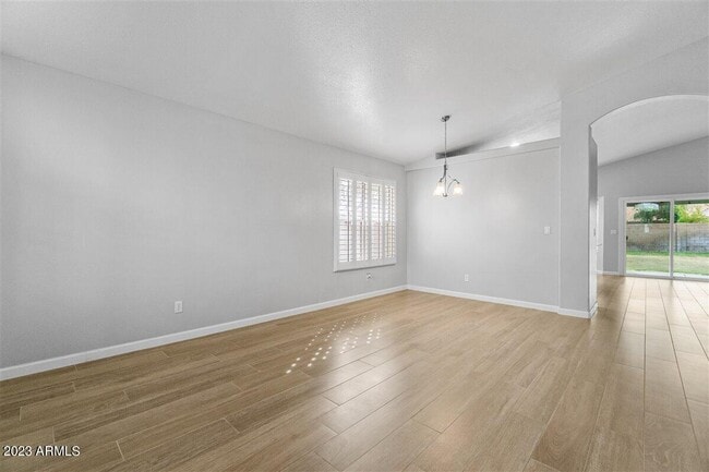 Building Photo - 1327 W Maria Ln