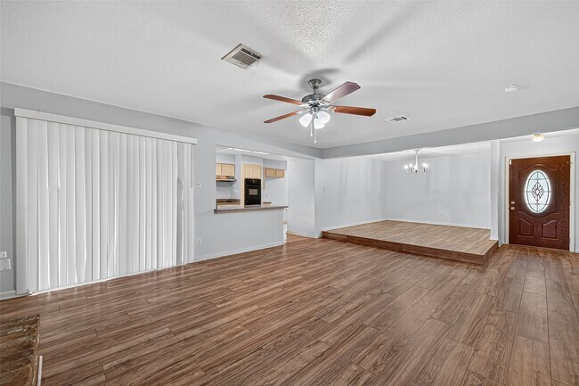 Building Photo - 3906 Glen Cove Cir