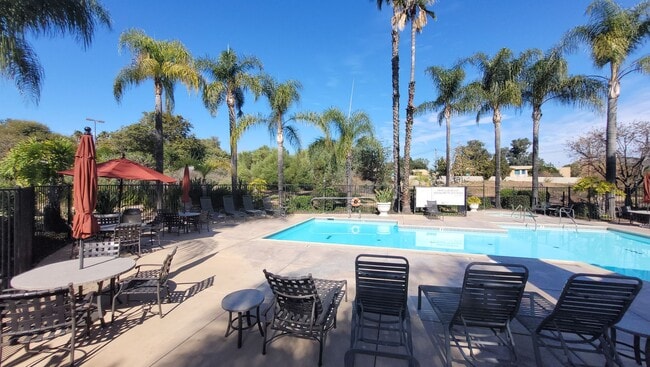 Building Photo - Conveniently Located - Available Immediately!