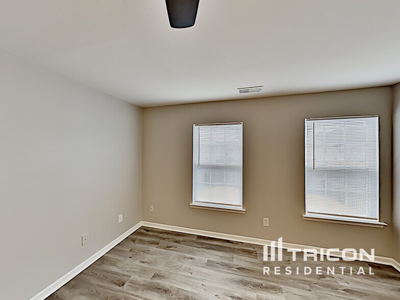 Building Photo - 725 Jack Russell Ct