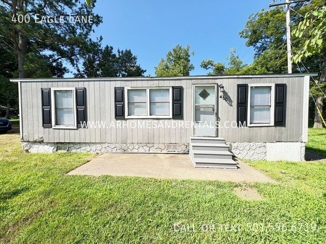 Primary Photo - 400 Eagle St