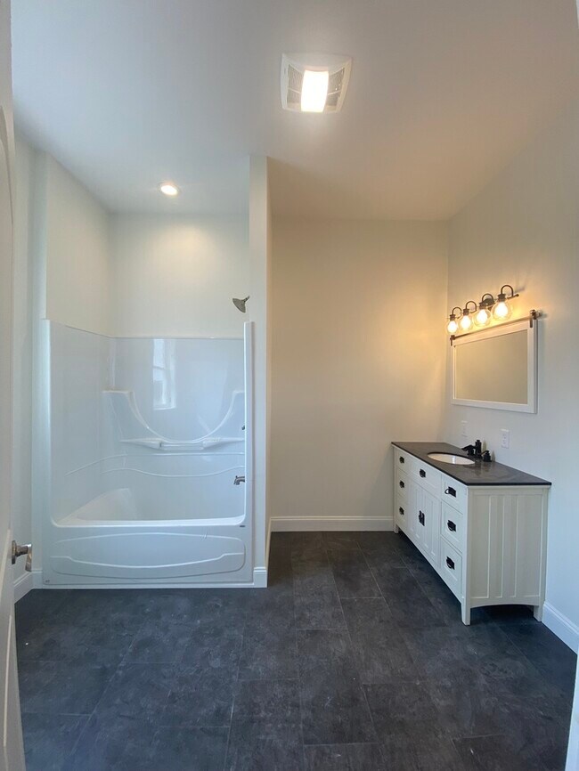 Building Photo - Brand new construction 5 bedroom 3 bath wi...