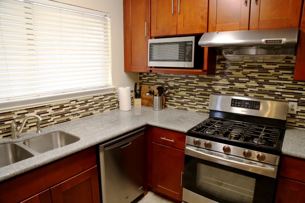 Building Photo - 925 Peggotty Pl