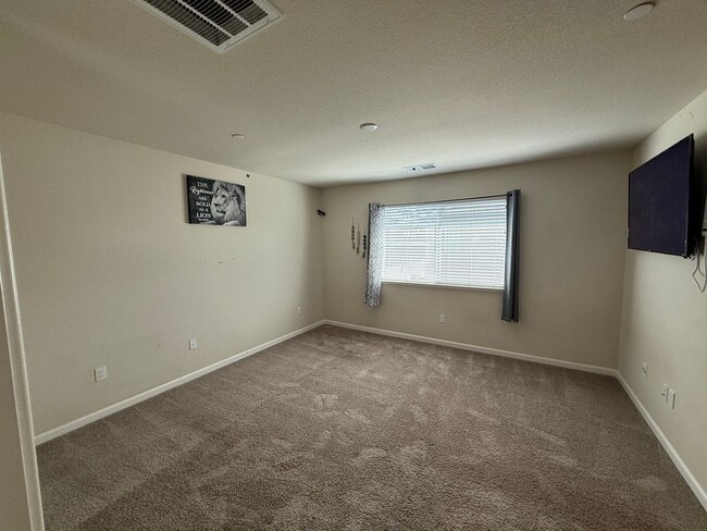 Building Photo - Two story home located in Sylvan School District!