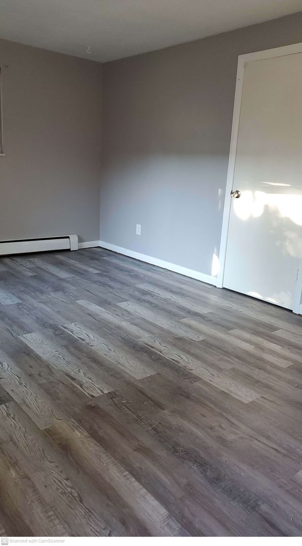 Building Photo - 27 W Parkwood Dr