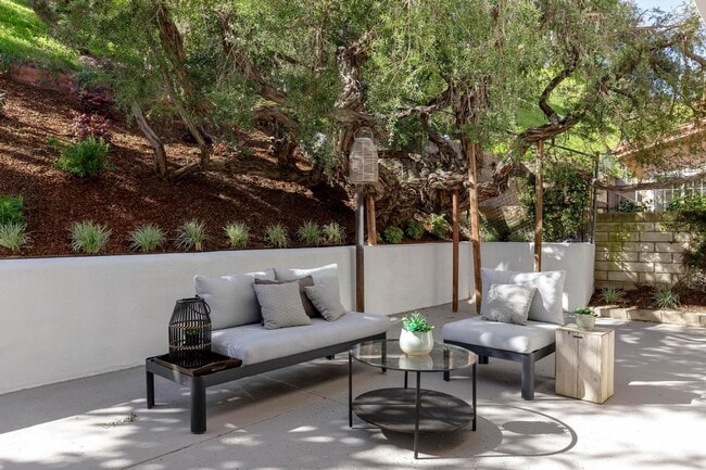 Building Photo - **3900 Paseo De Las Tortugas Torrance** Spacious 4 bedroom 3 bath with beautiful view!