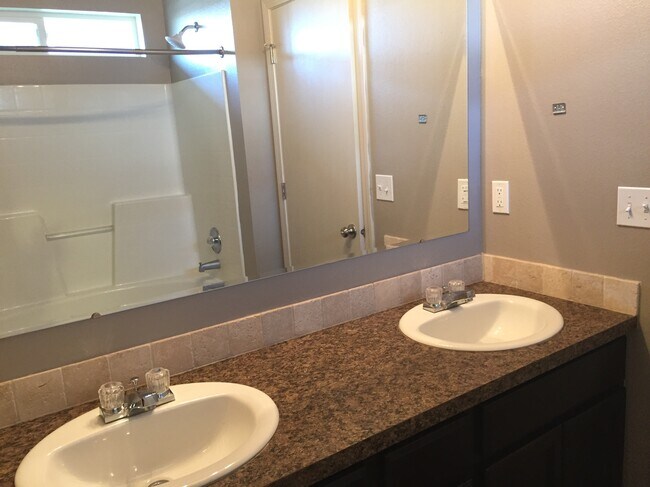 Building Photo - 3932 S Veneto Pl