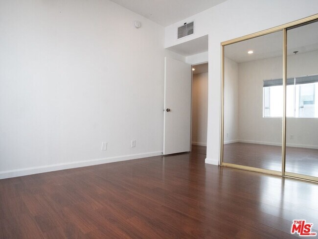 Building Photo - 1655 Selby Ave