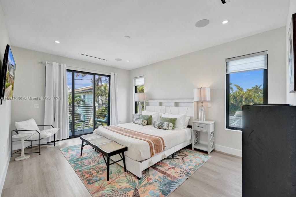 Building Photo - 1101 NE 16th Ter