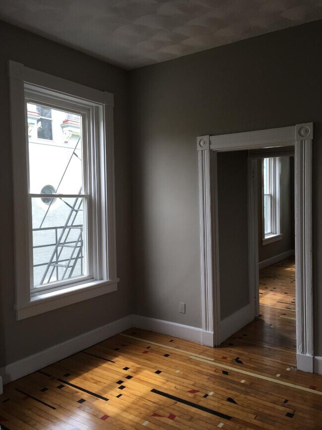 Building Photo - 2341 W McMicken Ave