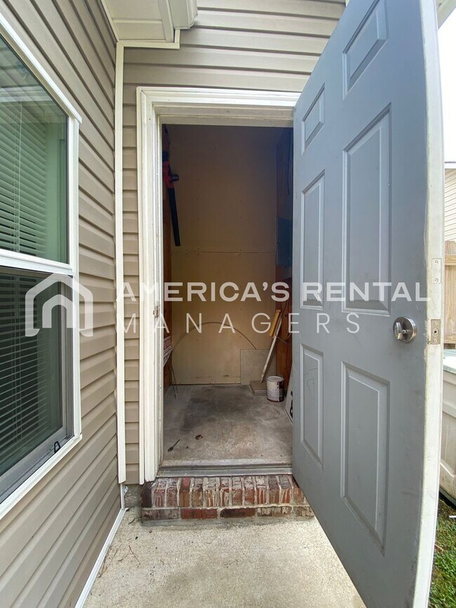 Building Photo - 5303 Cottage Ln