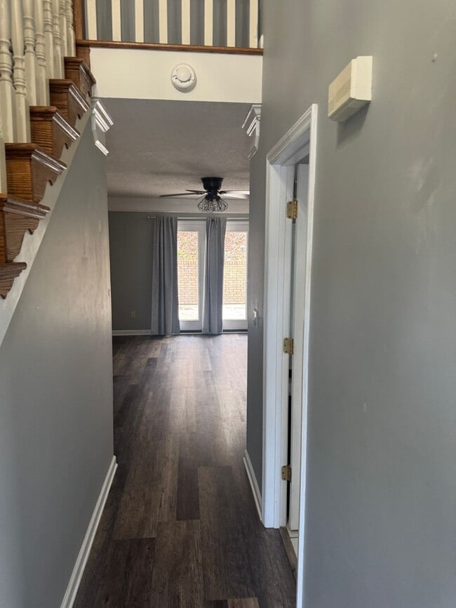 Building Photo - Awesome Townhouse of JOHN B DENNIS HIGWAY in the heart of Kingsport