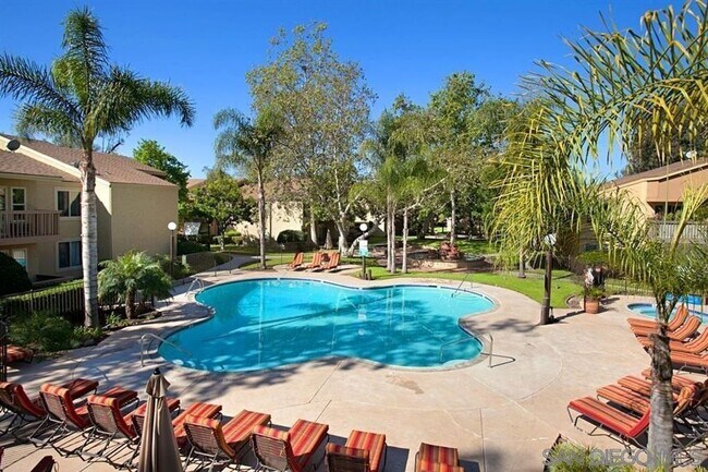 Building Photo - 2 Bed, 1 Bath Upstairs Condo with Private ...