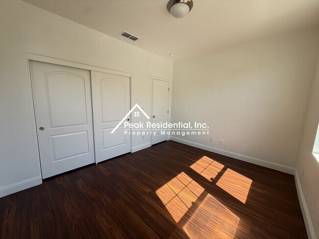 Building Photo - Charming 4 bedroom 2 bathroom home in Elk Grove!