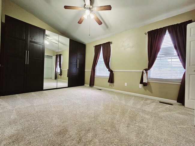 Building Photo - 435 Oakton Way