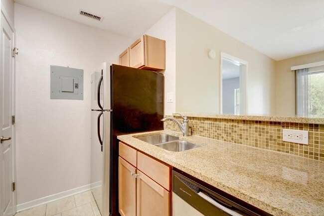 Building Photo - 3204 Menchaca Rd
