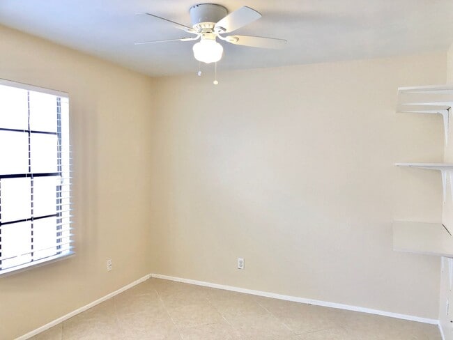 Building Photo - Sweet Single-Story, Completely Detached, in the Picturesque Fallbrook Village HOA Community!