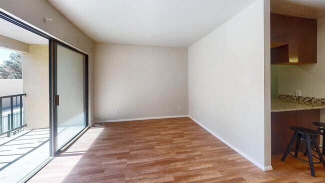 Building Photo - 1025 Valencia Dr SE