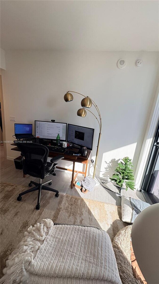 Building Photo - 1000 Brickell Plaza