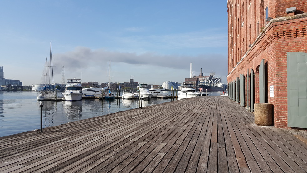 Waterfront On The Marina, along the running p - 1000 Fell St