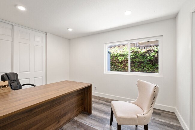 Building Photo - Newly Renovated and Furnished Ocean View Home!