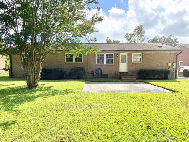 Building Photo - 729 Milton Dr