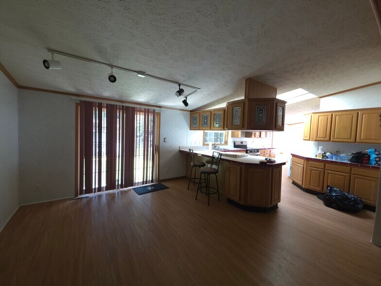 Building Photo - 27318 Dogwood Ln
