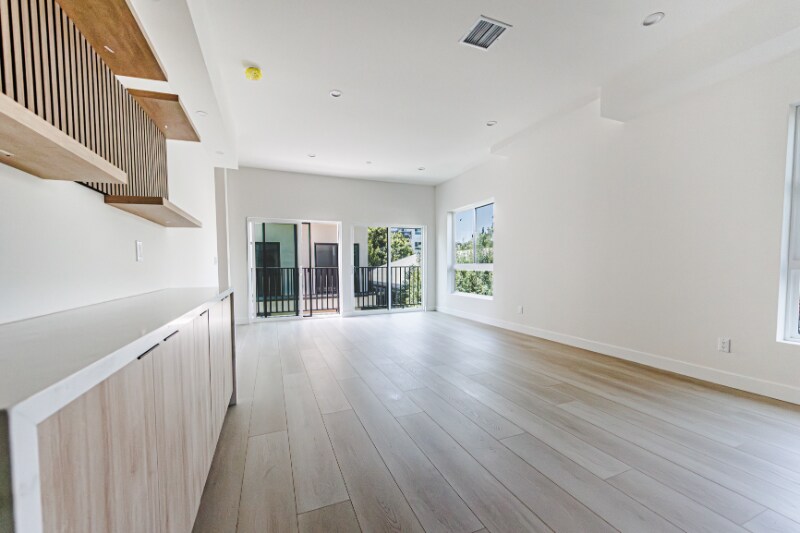 Building Photo - 1330 Tamarind Ave