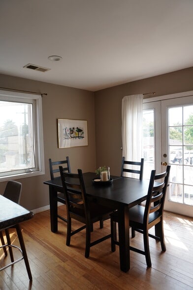 error here these are of 2bdroom - 1813 Oliver Ave