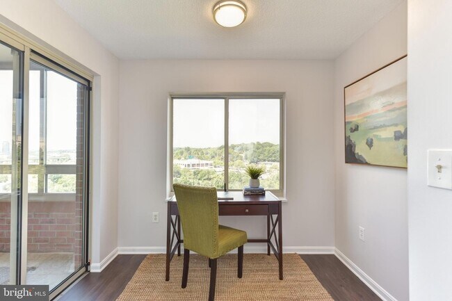 Building Photo - 2151 Jamieson Ave