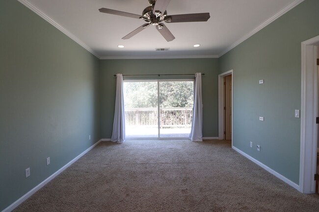 Building Photo - Beautiful Templeton Home