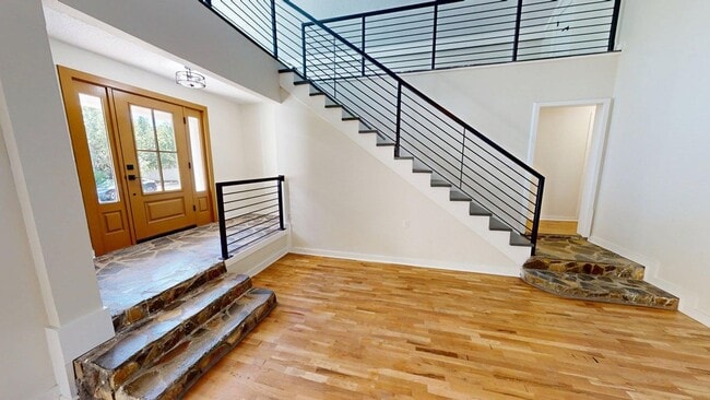 Building Photo - 171 Longwood Dr