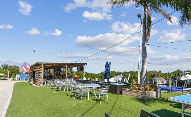 Building Photo - 2700 Cove Cay Dr