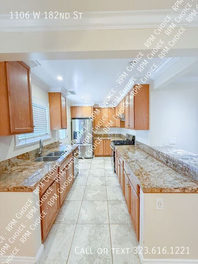 Building Photo - 1106 W 182nd St