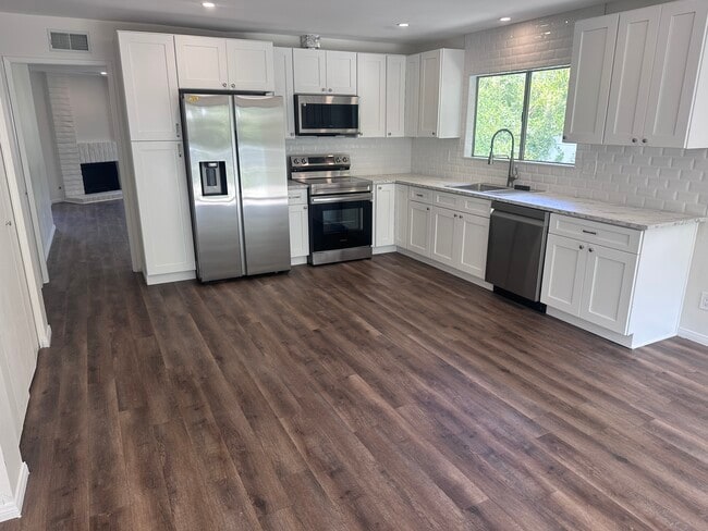 Building Photo - 2106 Crespi Ln
