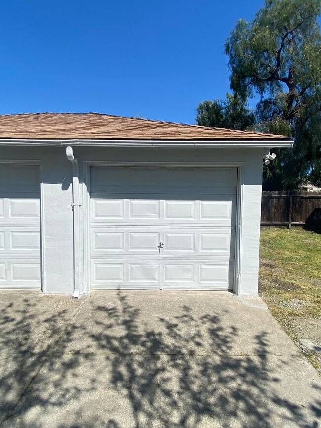 Building Photo - $2490 / 2 BR - GORGEOUS RECENTLY REMODELED CENTRAL LIVERMORE DUPLEX UNIT