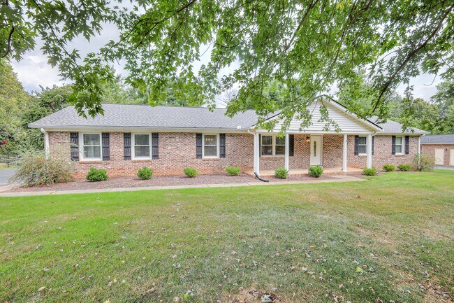 Building Photo - 673 Rampart Ln