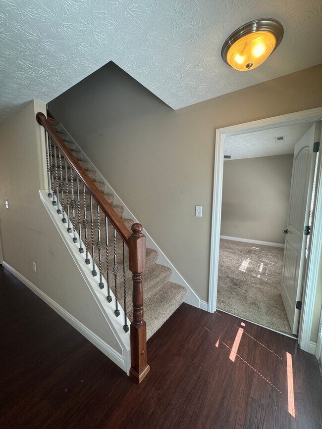 Building Photo - 3 Bedroom Single Family Home