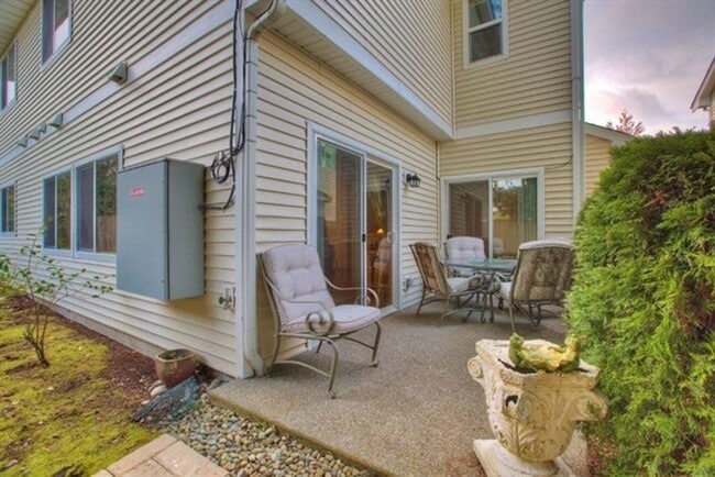 Building Photo - Contemporary Town home in Renton
