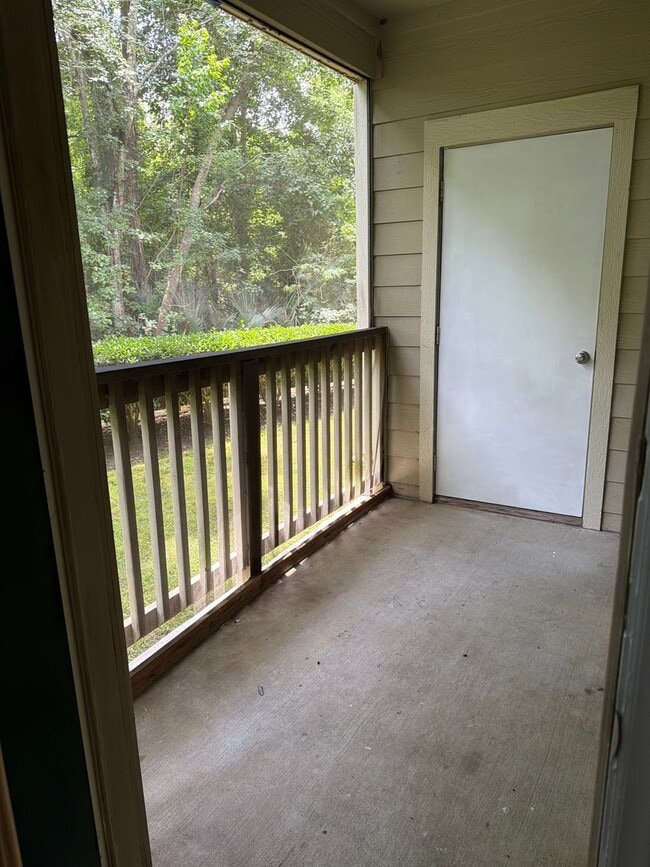 Building Photo - Three Bedroom Updated First Floor Condo at The Legends