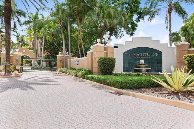 Building Photo - 19701 E Country Club Dr