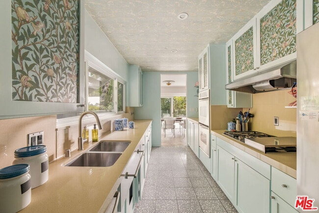 Building Photo - 1588 N Doheny Dr