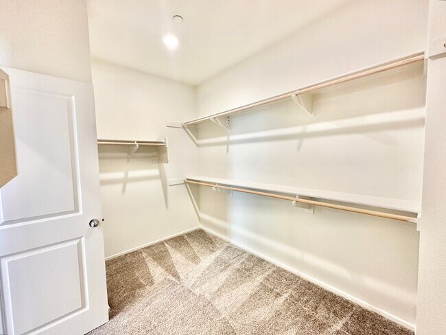 Building Photo - Lovely, Light & Bright, Two-Story, Detached Home in the Desirable Wildgrove Community of Vista!