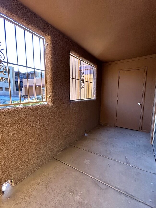 Building Photo - 1810 E Blacklidge Dr