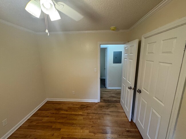 Building Photo - 3 Bedroom Brick Ranch with Carport and Lar...