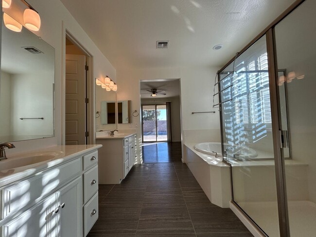 Building Photo - 8609 N 89th Dr