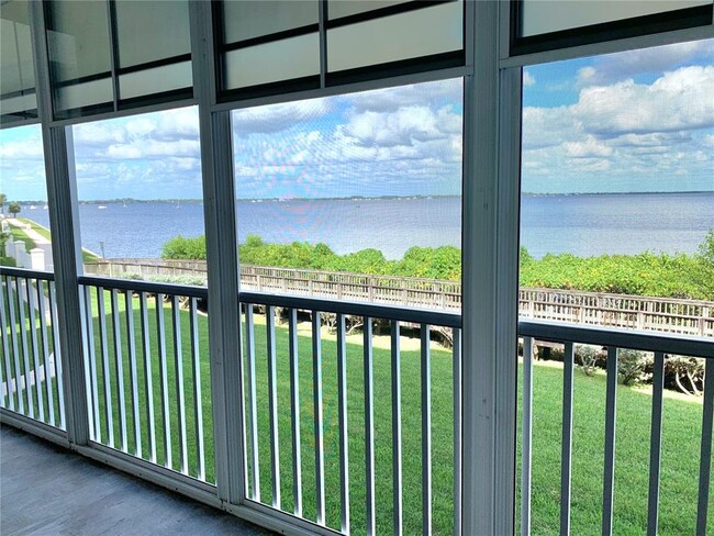Building Photo - 200 Harbor Walk Dr