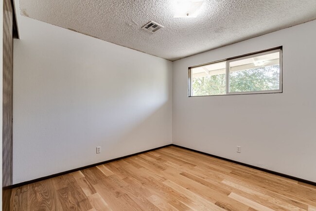Building Photo - Beautiful 5 bedroom house in South Eugene!