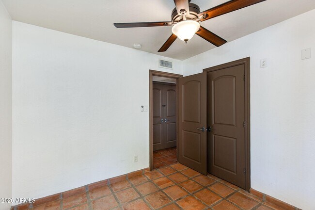 Building Photo - 2429 E Dahlia Dr